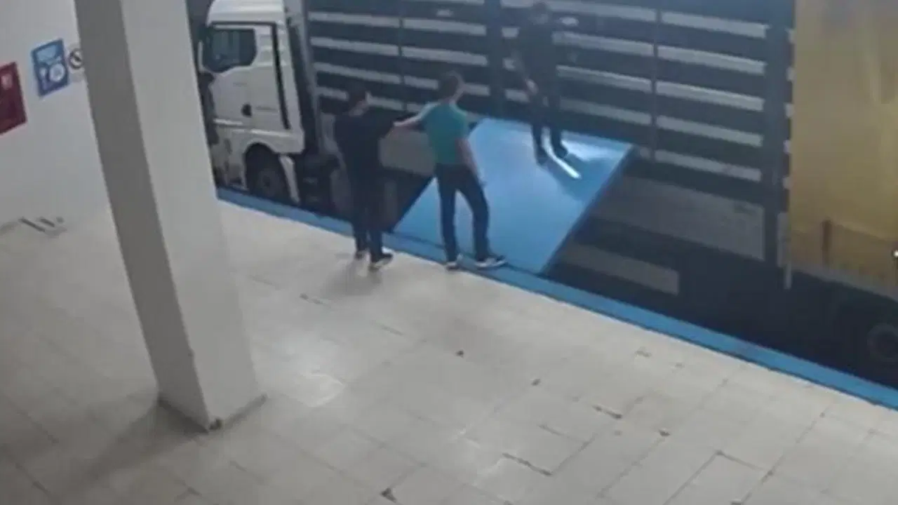 İstanbul'da Suç Örgütü Şüphelisine Darbe: Yurt Dışına Kaçmaya Çalışırken Yakalandı