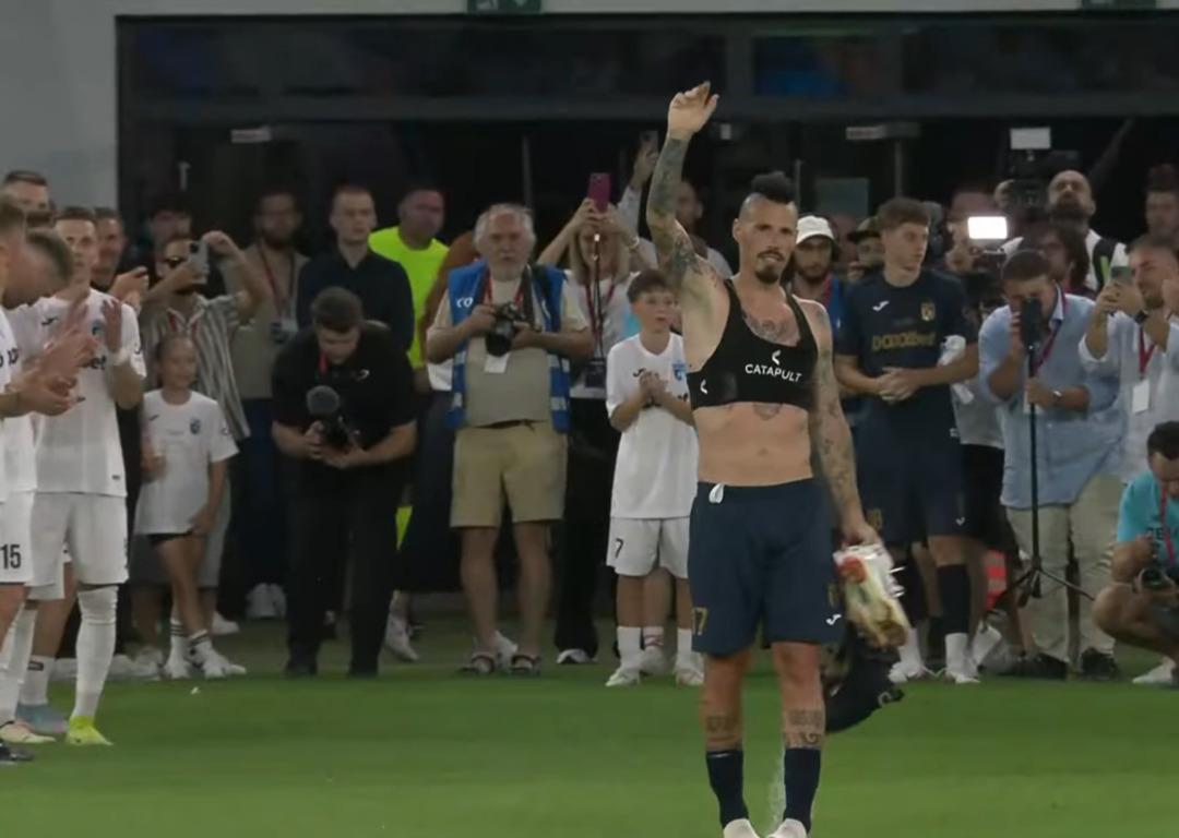 Mertens asistanının pasajı iptal ettiği Jubile toplantısında Trabzonspor'dan eski Star Marek Hamsik .. 2 2