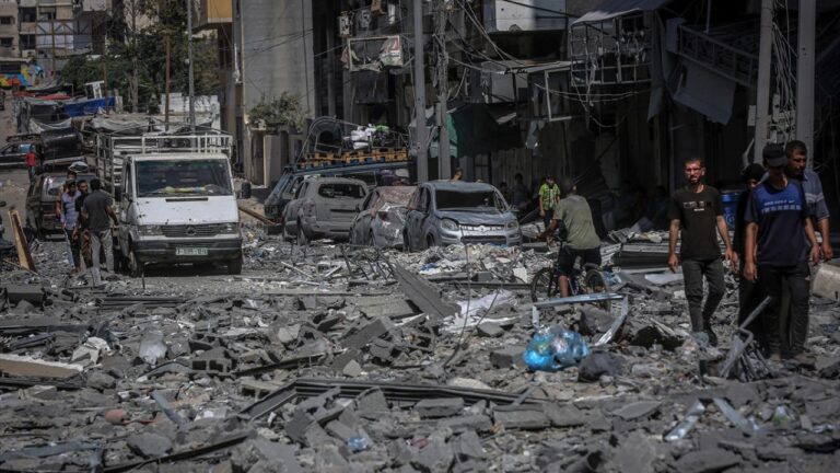 49 Filistinliler bugün Gazze'deki İsrail cinayetinin saldırılarında hayatını kaybetti