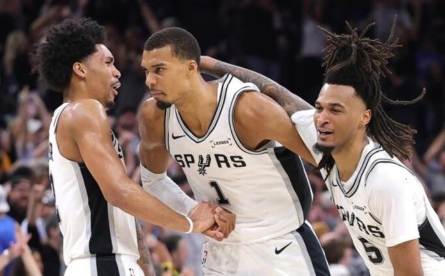 NBA play-off’larında Spurs, Thunder’ı yenerek seriyi 2-2 yaptı